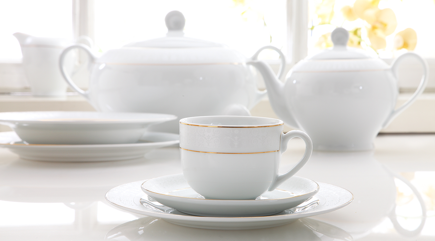 سرویس102 پارچه 12 نفره سپید صدفی چینی زرین